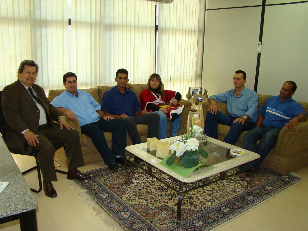 Imagem: Vereadores e lideranças de Jateí conversaram com Onevan