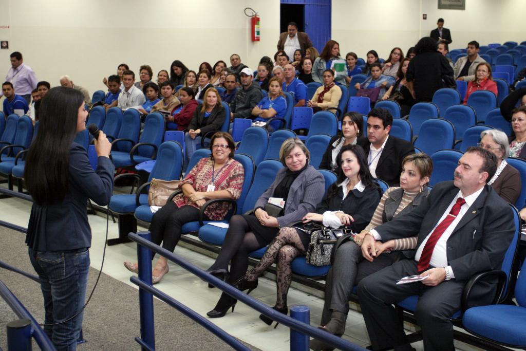 Imagem: Mara participa de palestra e se prepara para segunda audiência pública