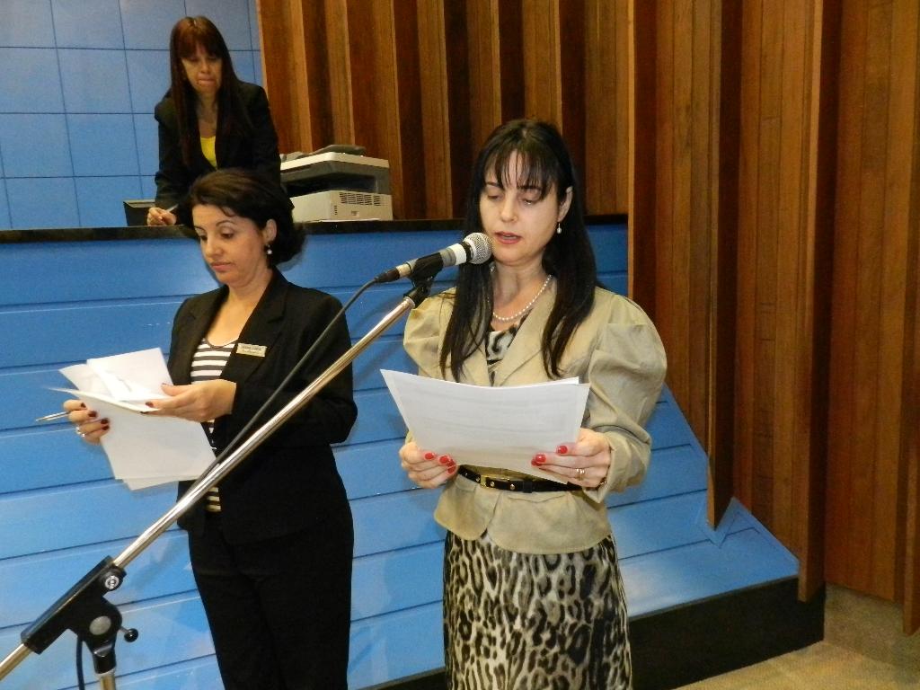 Imagem: Mara faz as solicitações em plenário