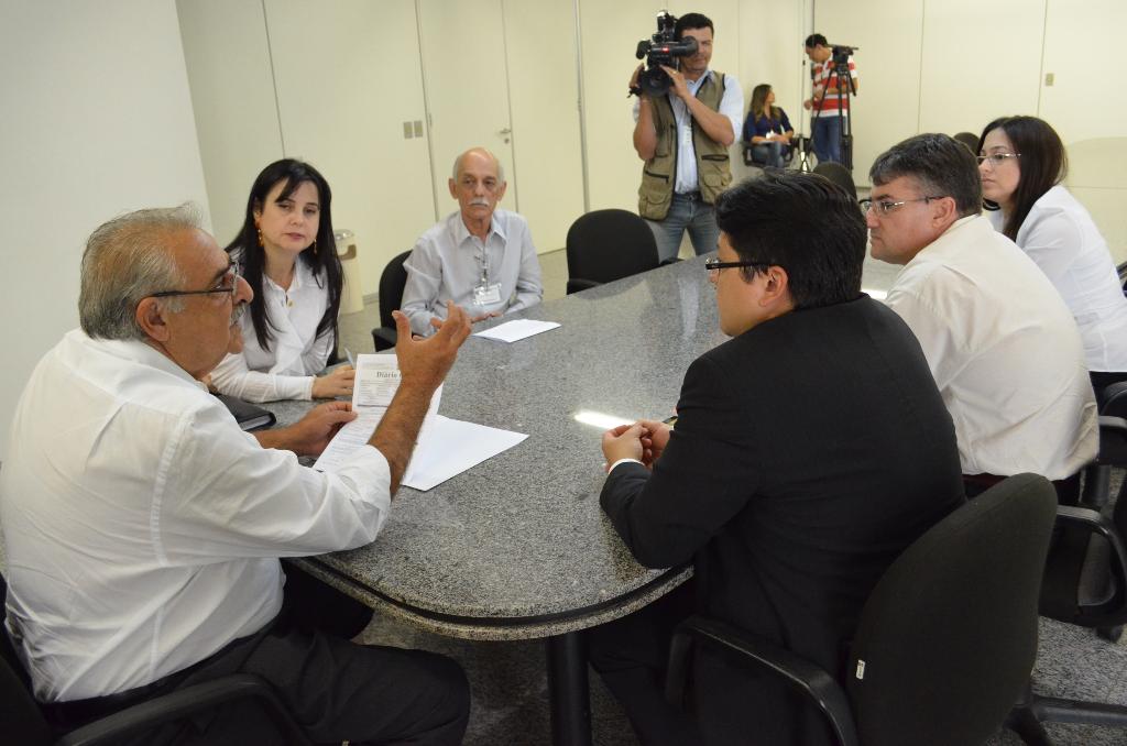 Imagem: Deputados durante reunião com a Faems