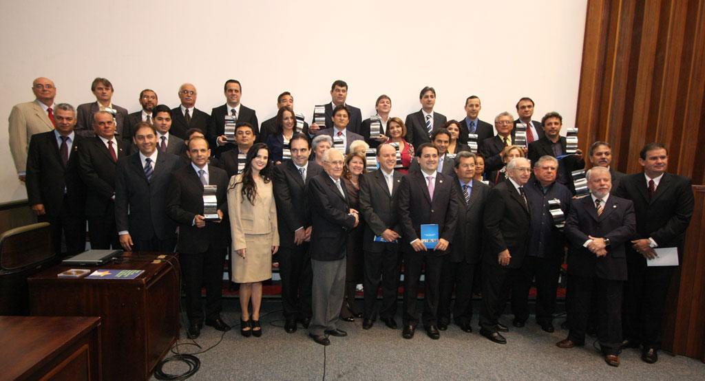 Imagem: Deputados e homenageados em 2011.