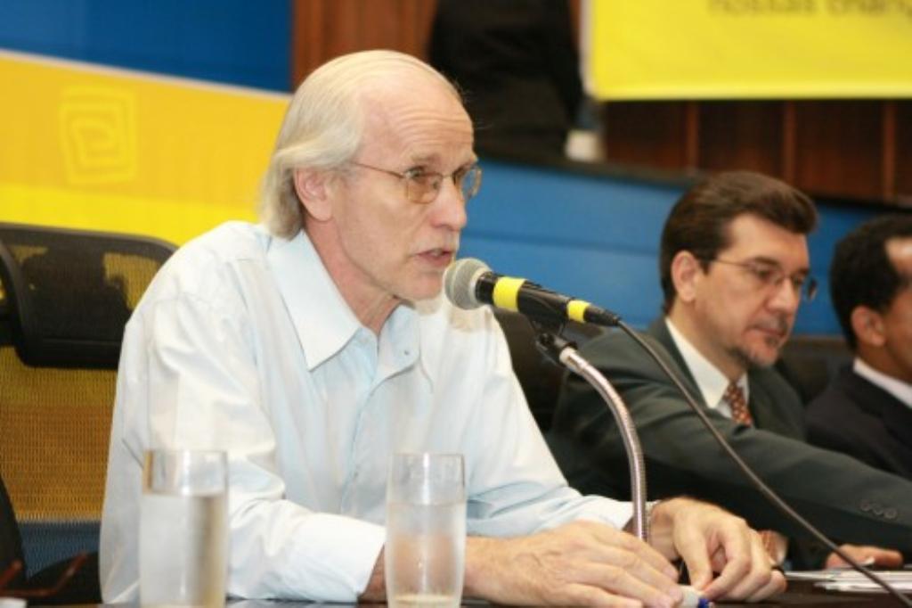 Imagem: O professor este na AL em 2011, na audiência pública sobre ensino superior indígena