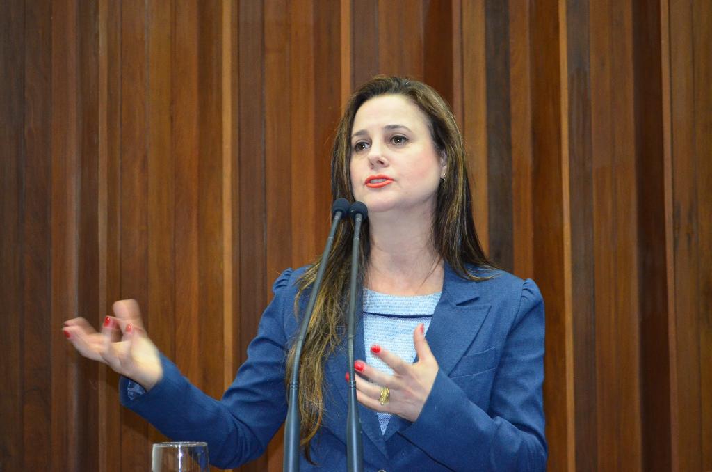 Imagem: Mara convoca colegas para coletar assinaturas em favor de mais recursos para a saúde