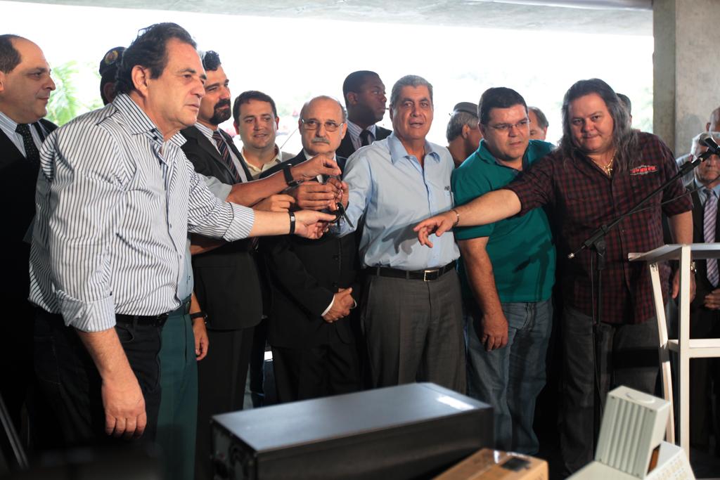 Imagem: Deputado Marcio Fernandes participa da entrega de viaturas