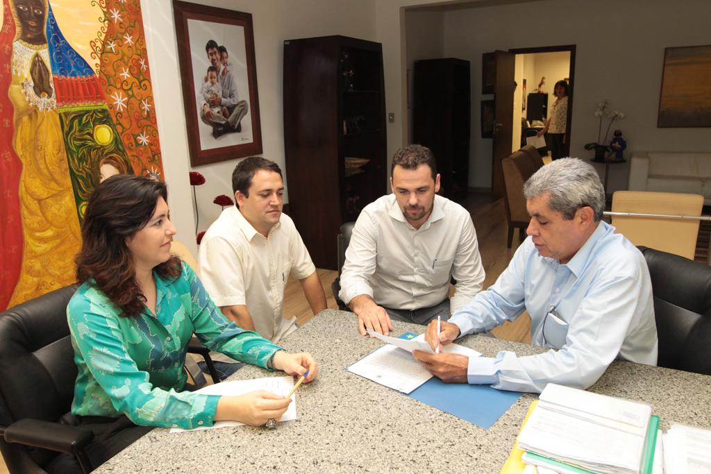 Imagem: Vice-governadora Simone Tebet, o deputado, Neto e o governador