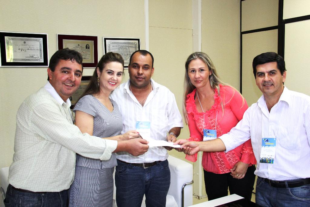 Imagem: Vereadores de Paranhos entregam reivindicações de emendas a Mara Caseiro 