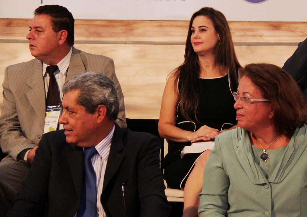 Imagem: Deputada Mara participa de evento com a presença de ministros e do governador do Estado