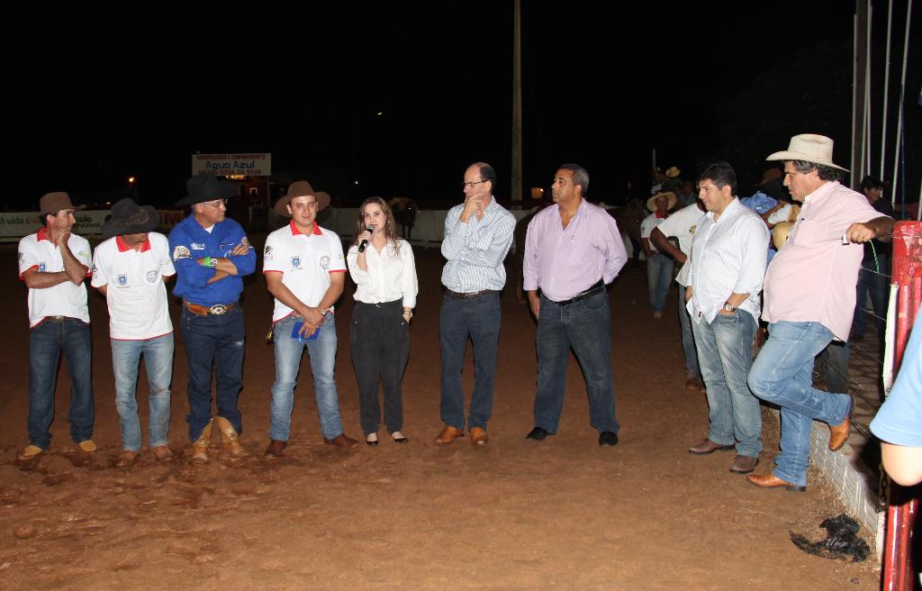 Imagem: Deputada vai à arena parabenizar o evento