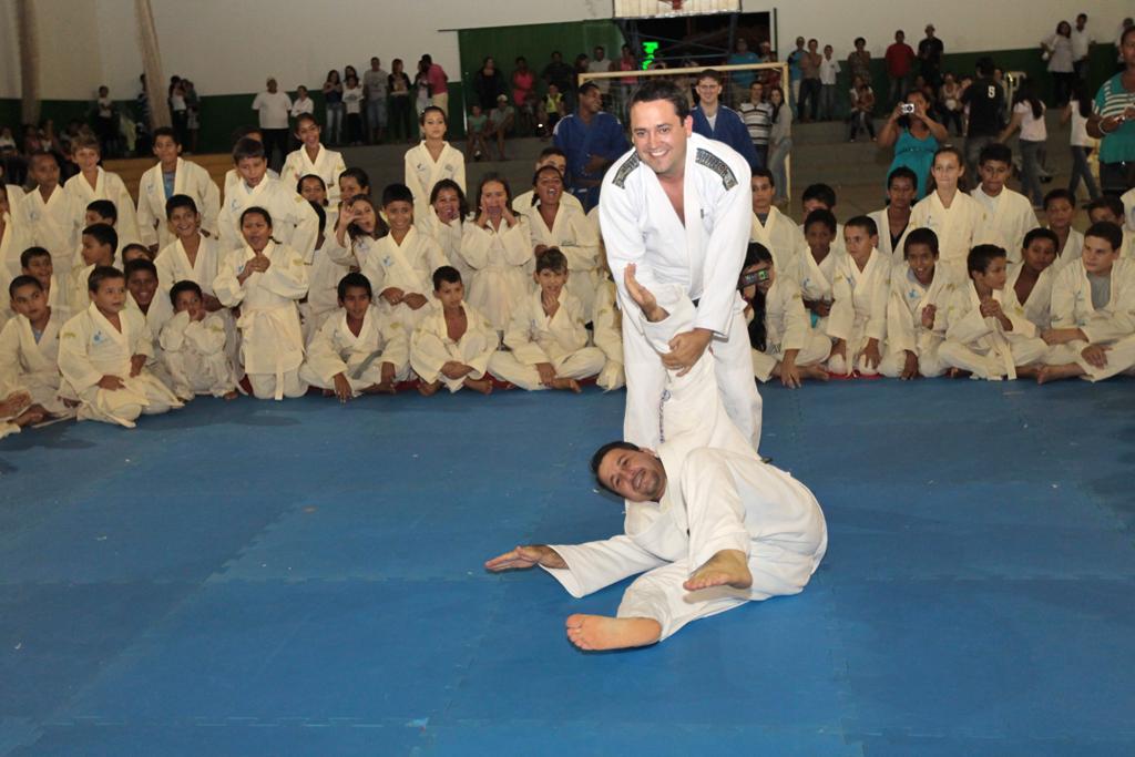 Imagem: Deputado demonstra que ainda tem habilidade no judô