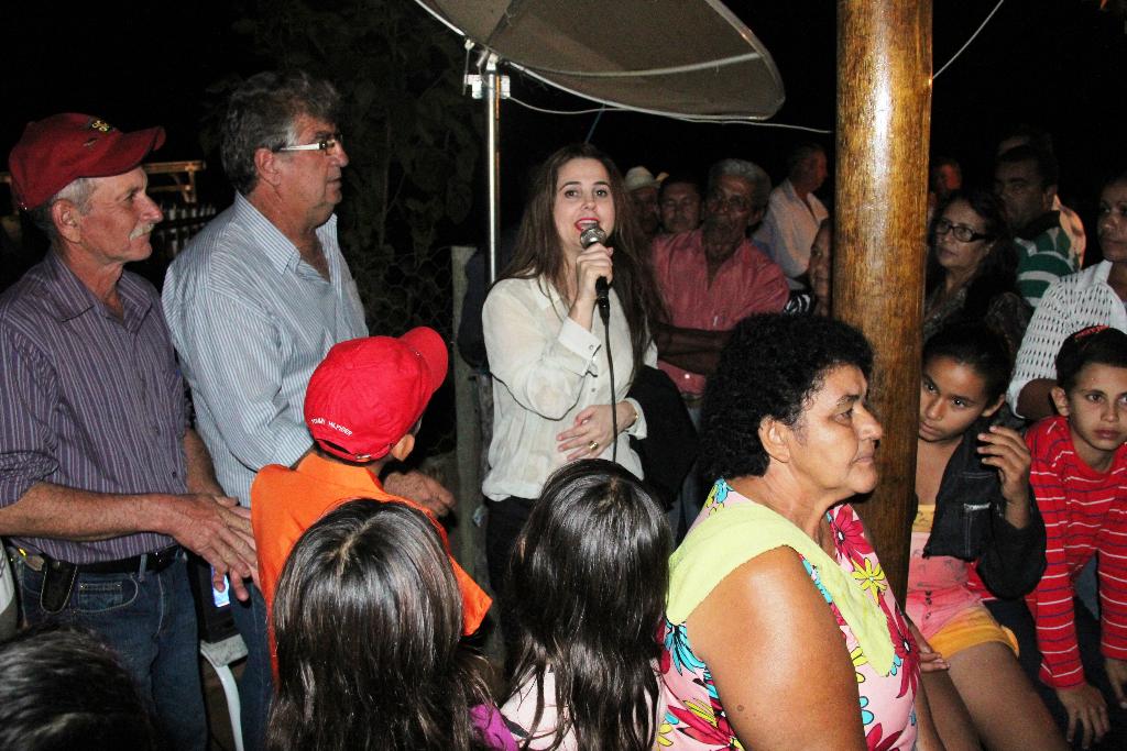 Imagem: Deputada se coloca à disposição da comunidade de Taquarussu