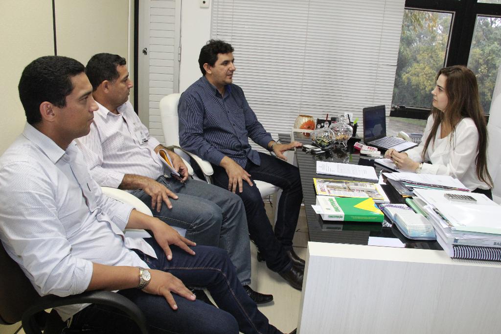 Imagem: Mara Caseiro discute destinos de Aquidauana com vereadores do município