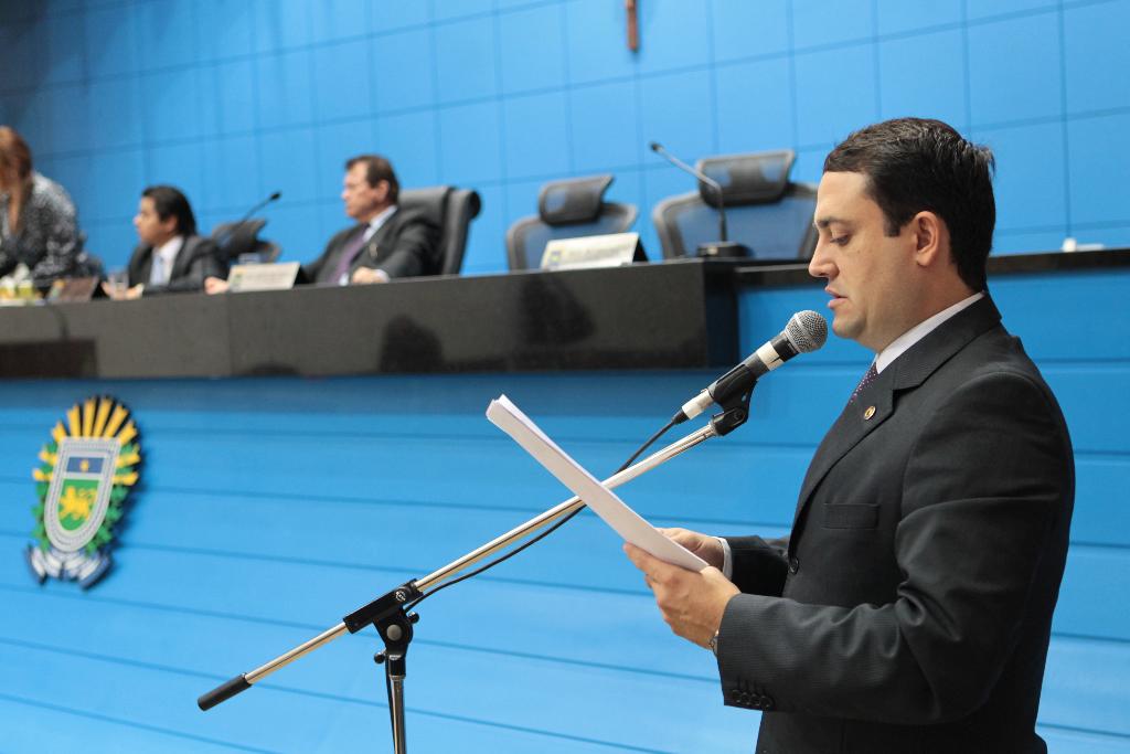 Imagem: Deputado Marcio Fernandes durante a sessão.