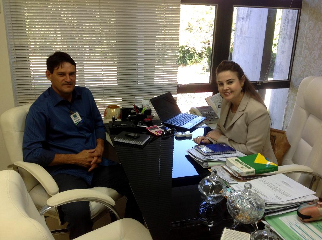 Imagem: Mara Caseiro recebe o prefeito de Tacuru