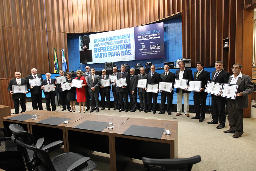 Imagem: Foram homenageados pelo deputado18 representantes comerciais autônomos 
