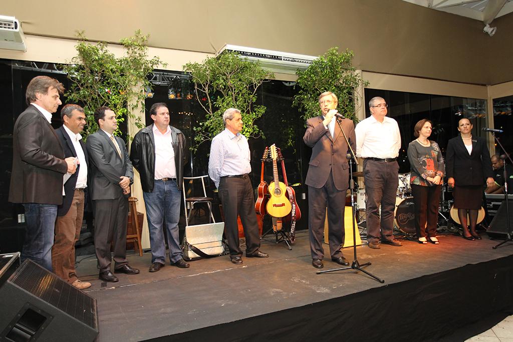 Imagem: Coquetel da expedição Rota da Integração, durante discurso do embaixador do Chile, Fernando Schmid