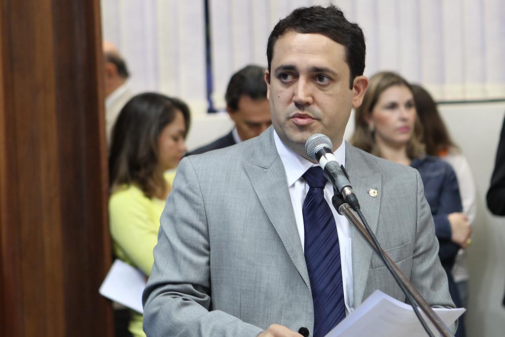 Imagem: Leitura do Projeto de Lei durante sessão 