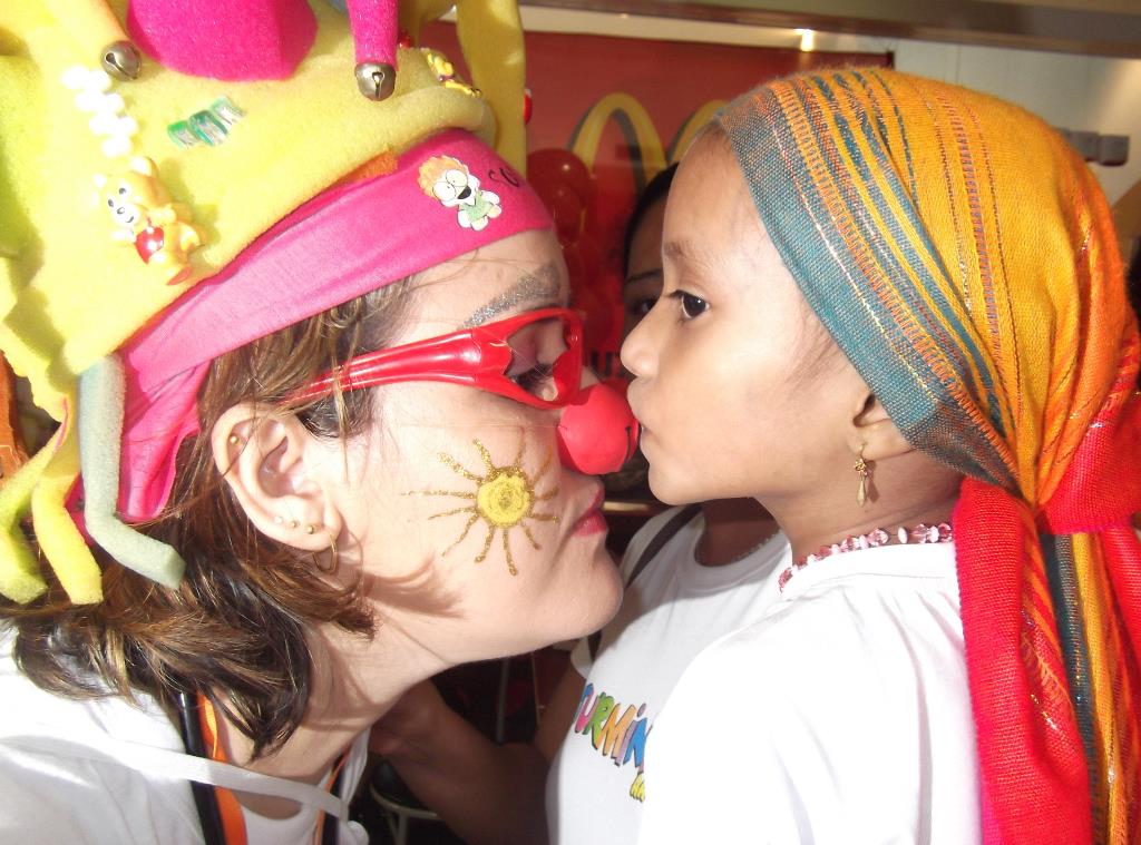 Imagem: Doutores Palhaços se comprometem serem voluntários durante quatro horas por semana.