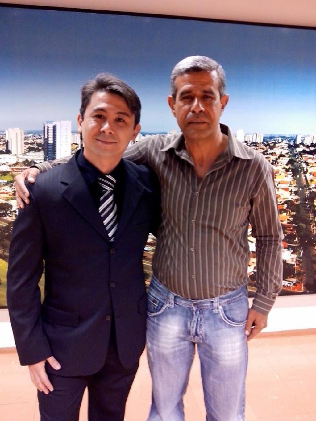 Imagem: Homenageado com o assessor parlamentar do deputado Marcio Fernandes no evento.