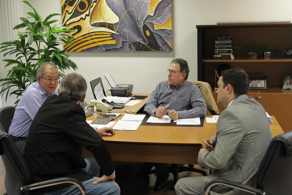 Imagem: Marcio Fernandes se reune para reafirmar pedido de recapeamento em Água Clara