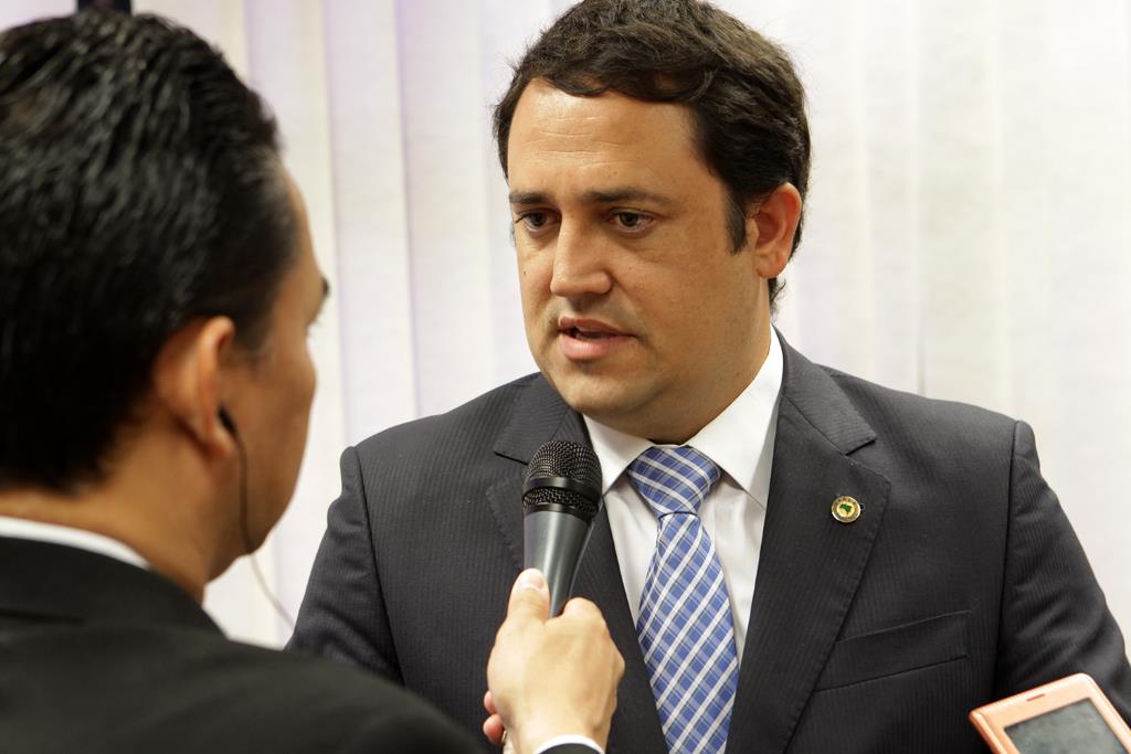 Imagem: Marcio Fernandes preza pela segurança das crianças durante alimentação.