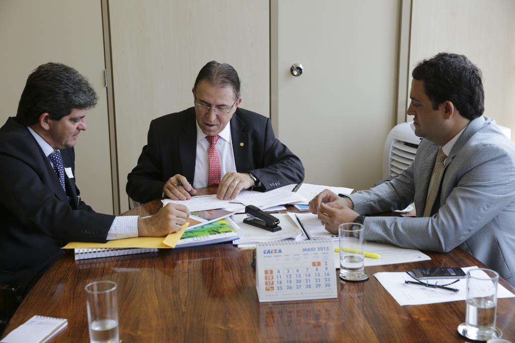 Imagem: Em Brasília, Marcio Fernandes solicita recapeamento da BR-060.