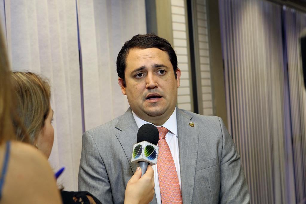 Imagem: Deputado fala da importância da equoterapia como tratamento.