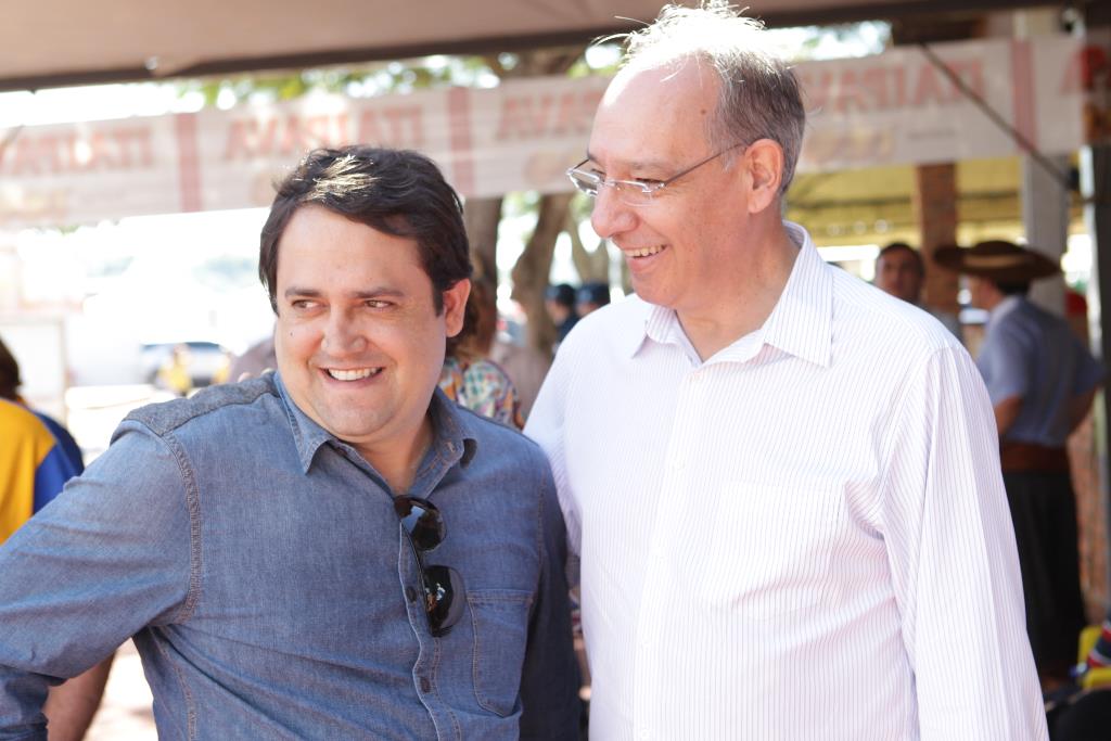 Imagem: Marcio Fernandes fala de parcerias com prefeito, Hélio Peluffo