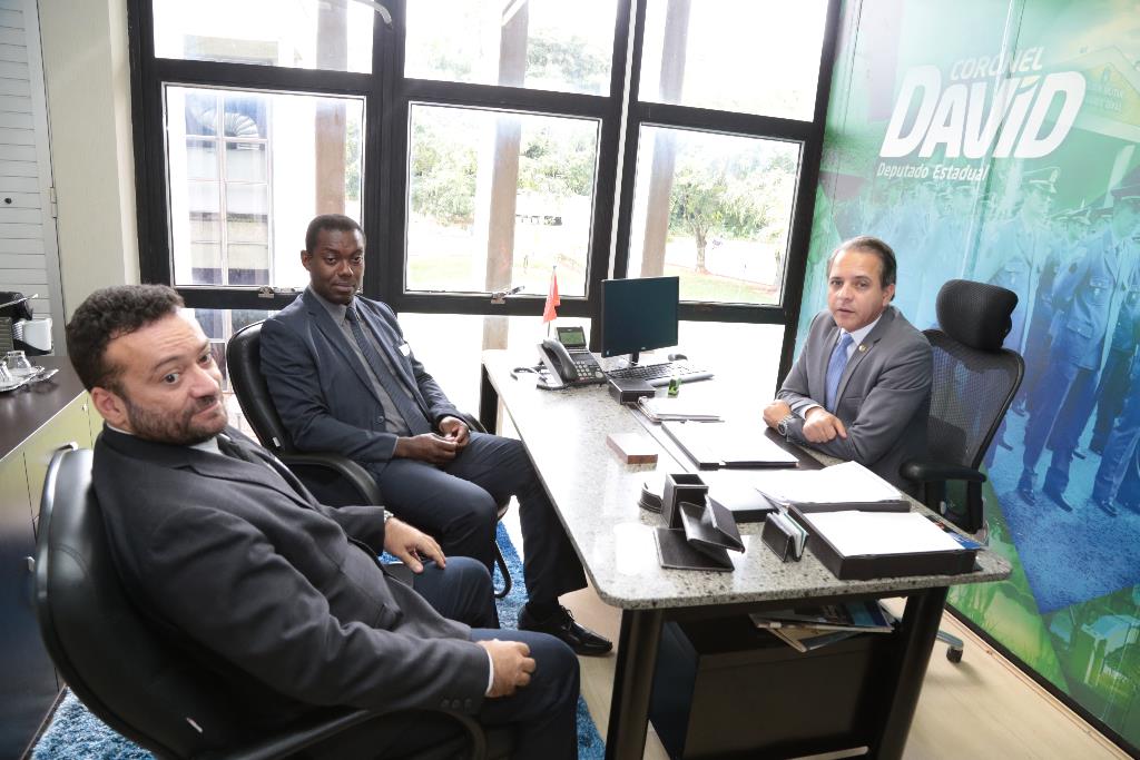 Imagem: Deputado recebe diretores da Polícia Civil em seu gabinete